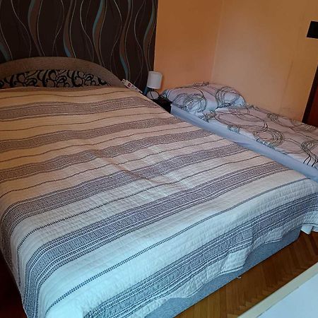 Szuzanna Fenyves Panzio Bed and Breakfast Siófok Buitenkant foto