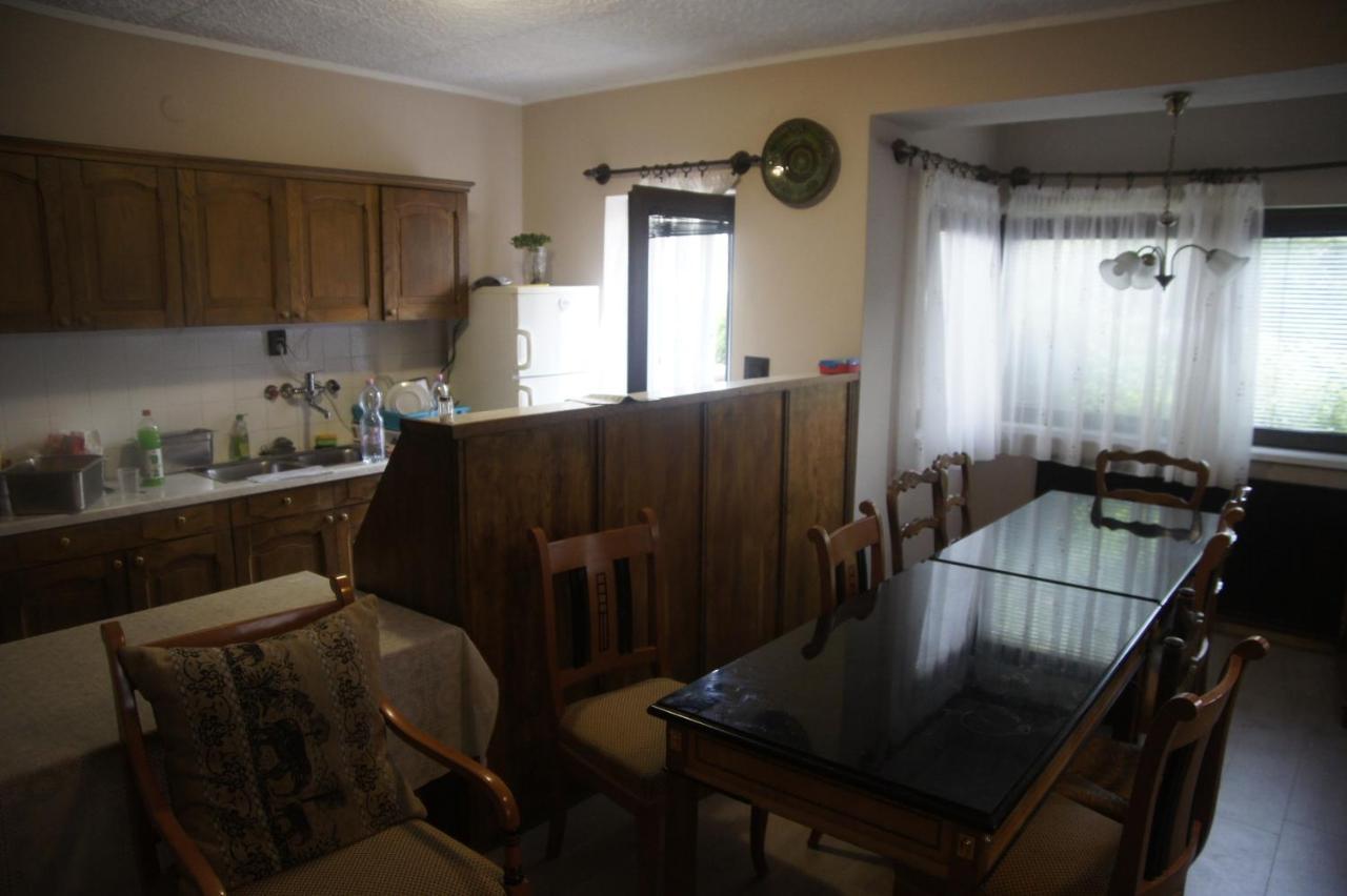 Szuzanna Fenyves Panzio Bed and Breakfast Siófok Buitenkant foto