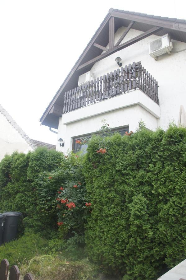 Szuzanna Fenyves Panzio Bed and Breakfast Siófok Buitenkant foto