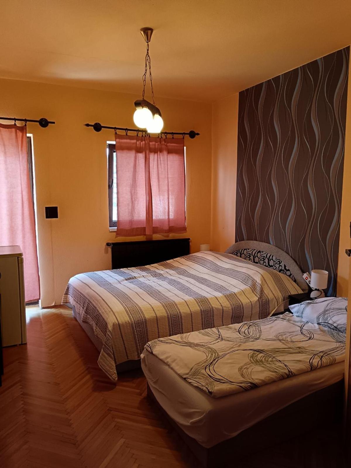 Szuzanna Fenyves Panzio Bed and Breakfast Siófok Buitenkant foto
