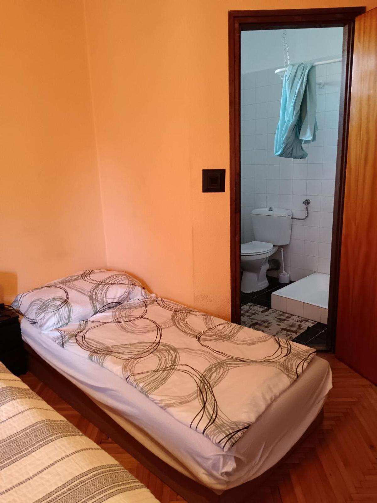 Szuzanna Fenyves Panzio Bed and Breakfast Siófok Buitenkant foto